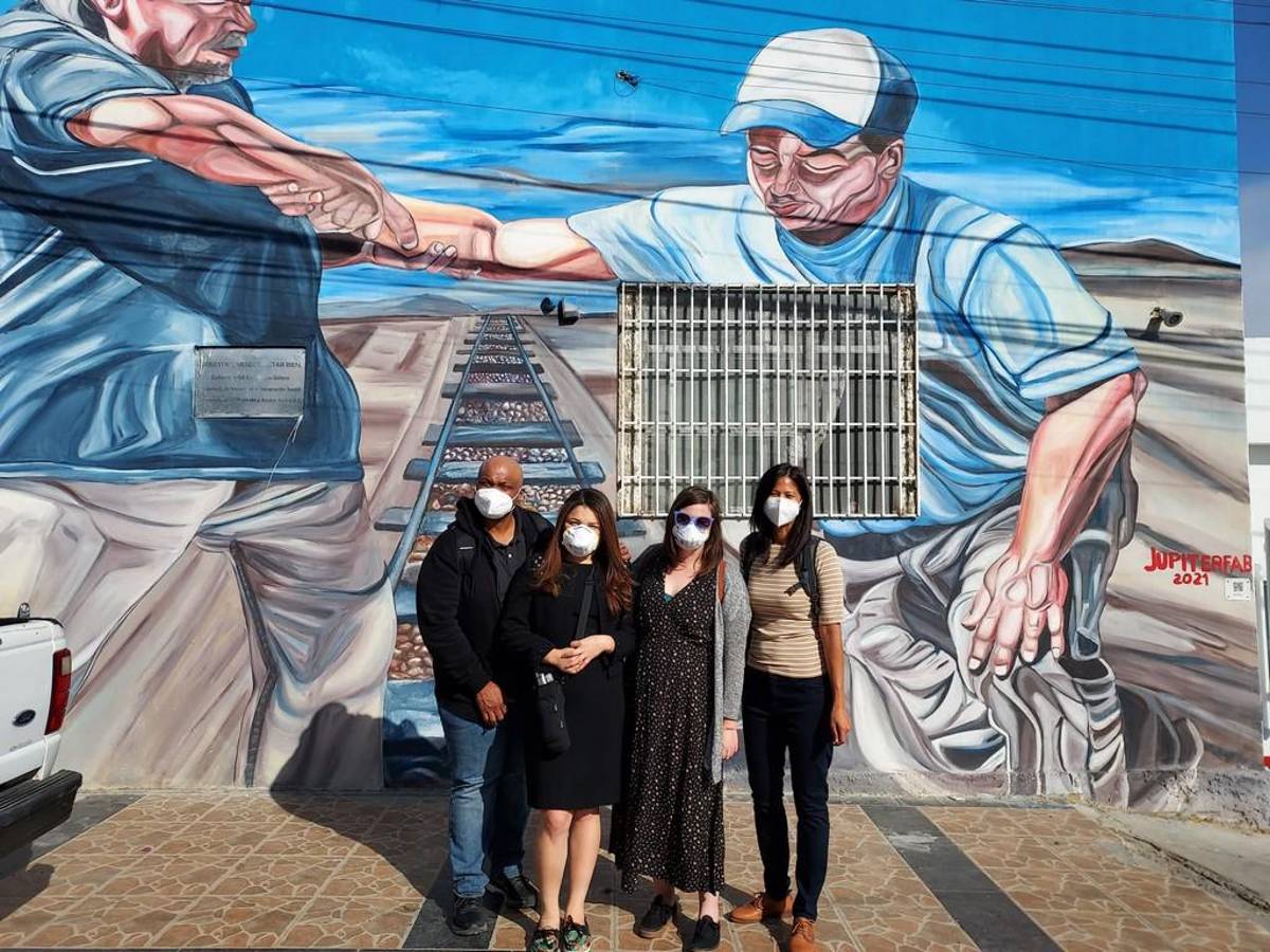 Con el Padre Alberto de Casa del Migrante El Refugio.