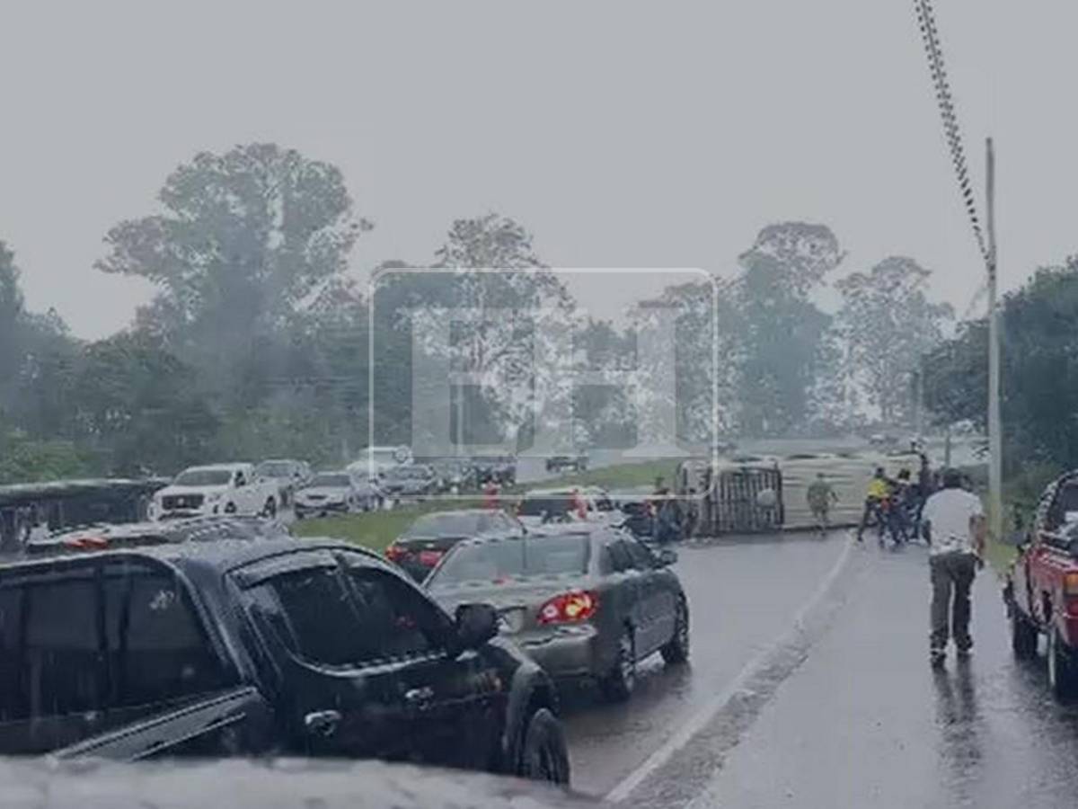 Sin paso a la capital: largas filas en  la CA-5 tras accidente en El Durazno