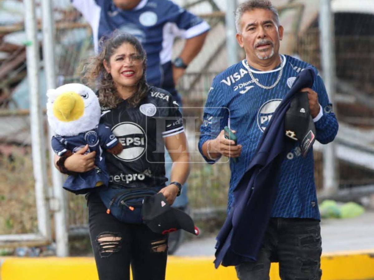 Pancartas, máscaras y emotivas imágenes: las curiosidades de la final Motagua-Marathón