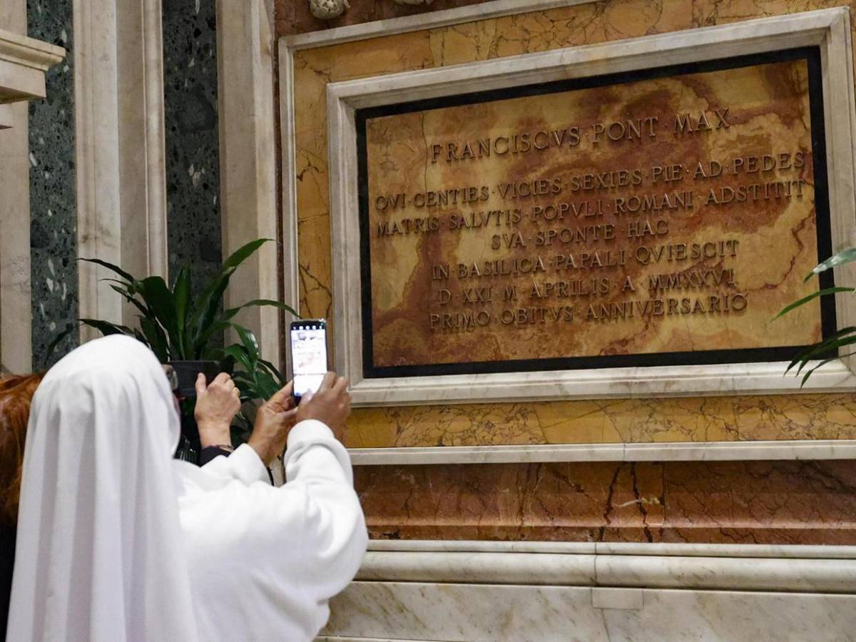 Entre oraciones y memoria viva, Santa María la Mayor honra a Francisco a un año de su partida