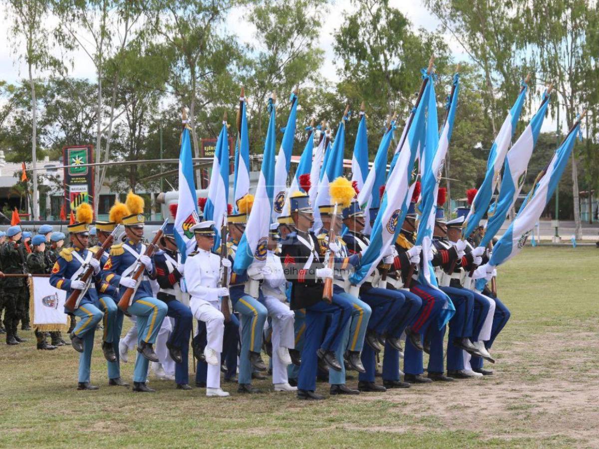 Así se desarrolla la ceremonia de traspaso de mando de las FF AA