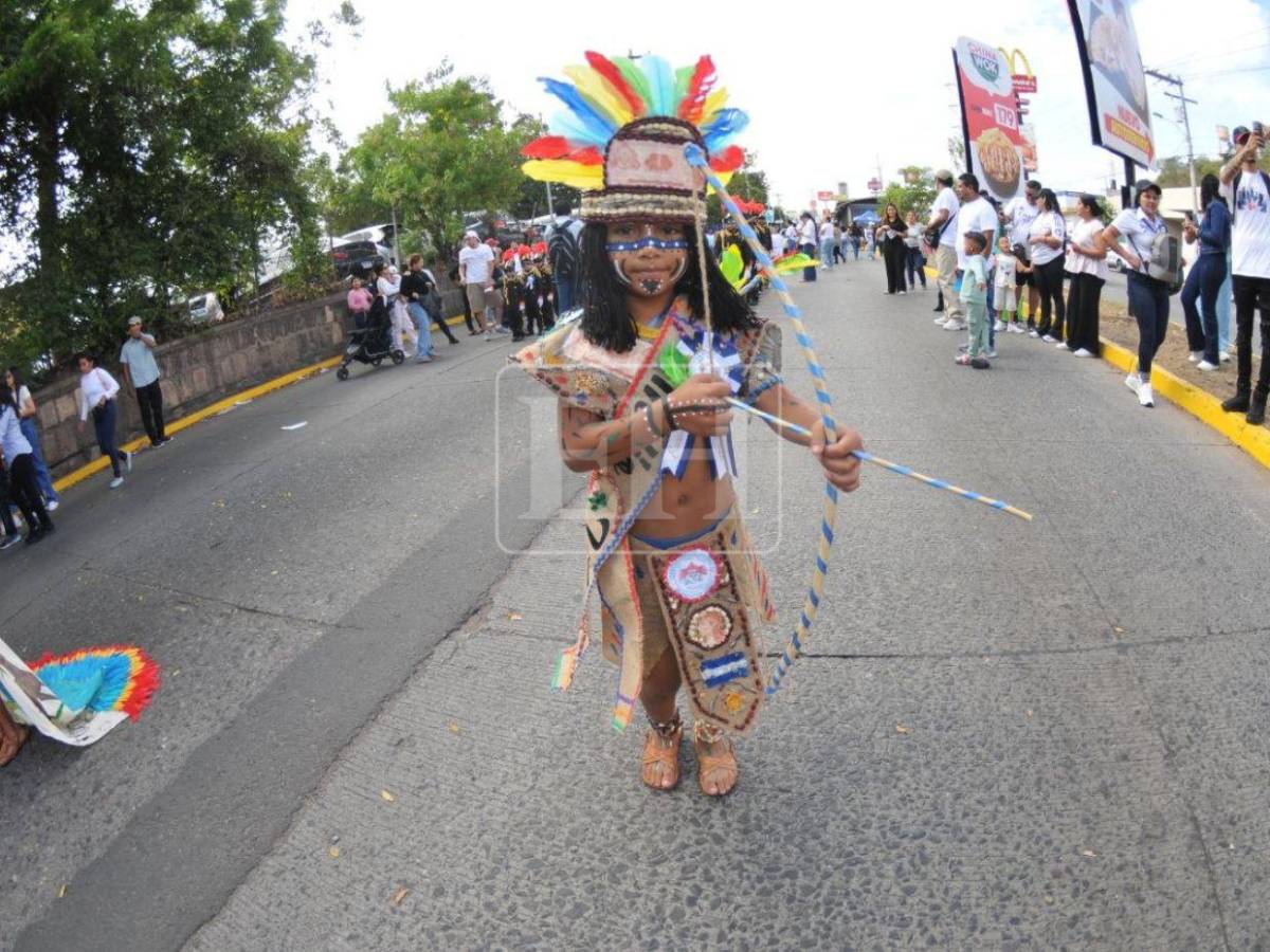 En fotos: los trajes típicos más destacados en los desfiles patrios de las escuelas en Tegucigalpa