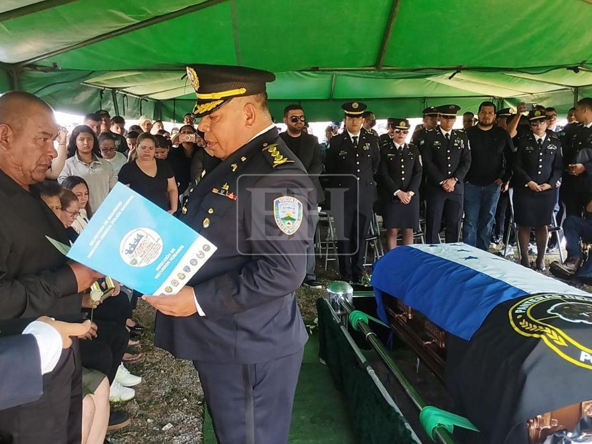 Despiden al comisario Lester Amador, uno de los cinco agentes asesinados en Corinto