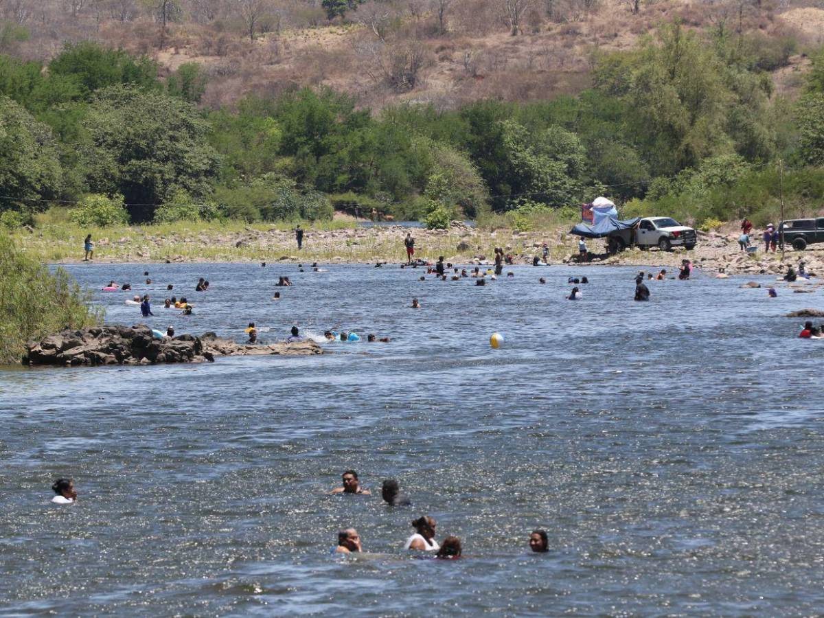 Río Grande, Pespire, abarrotado por veraneantes locales y capitalinos Río Grande, Pespire, abarrotado por veraneantes locales y capitalinos