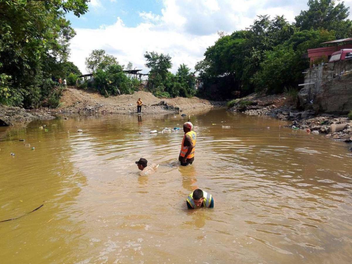 Cuadro a cuadro: cámaras captaron a Elvis Eliú Bautista jugando en la quebrada La Primavera