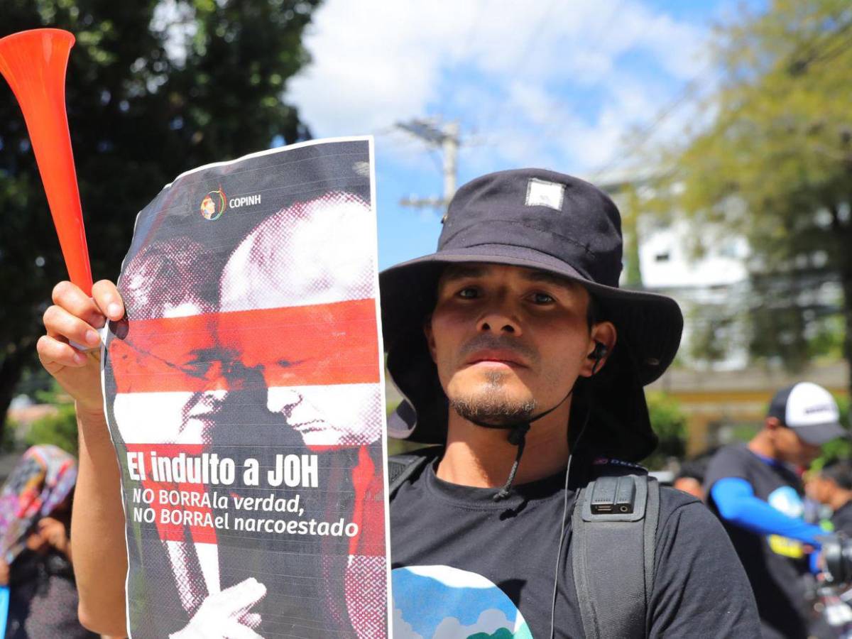 Protestan frente a Embajada de EE UU contra el indulto de Donald Trump a JOH