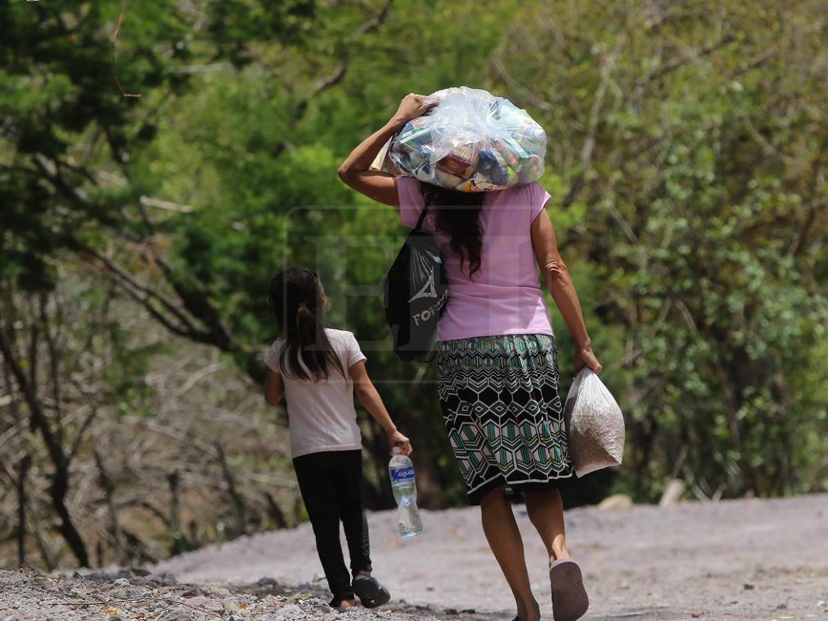 Bajo ardiente sol buscaban comida y hallaron la solidaridad de lectores de El Heraldo