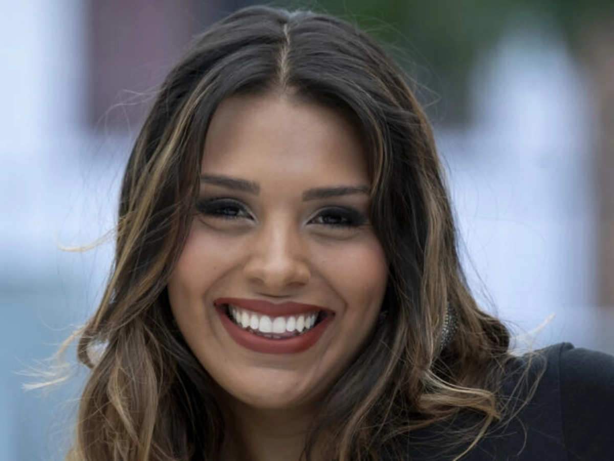 Porras es la primera participante del concurso que tiene ambas características, casada y con una hija de 4 años.