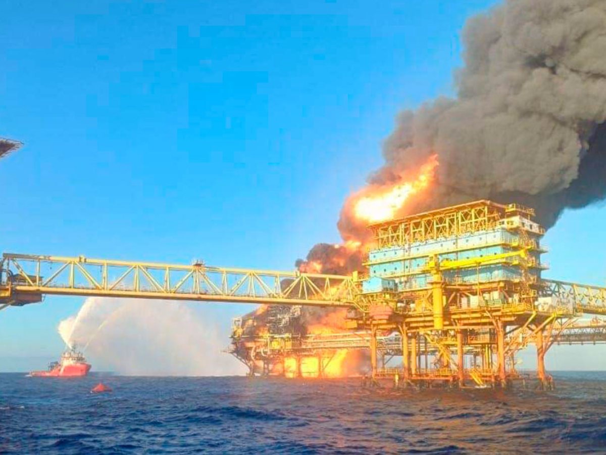 Seis heridos deja explosión en plataforma de gas en Golfo de México
