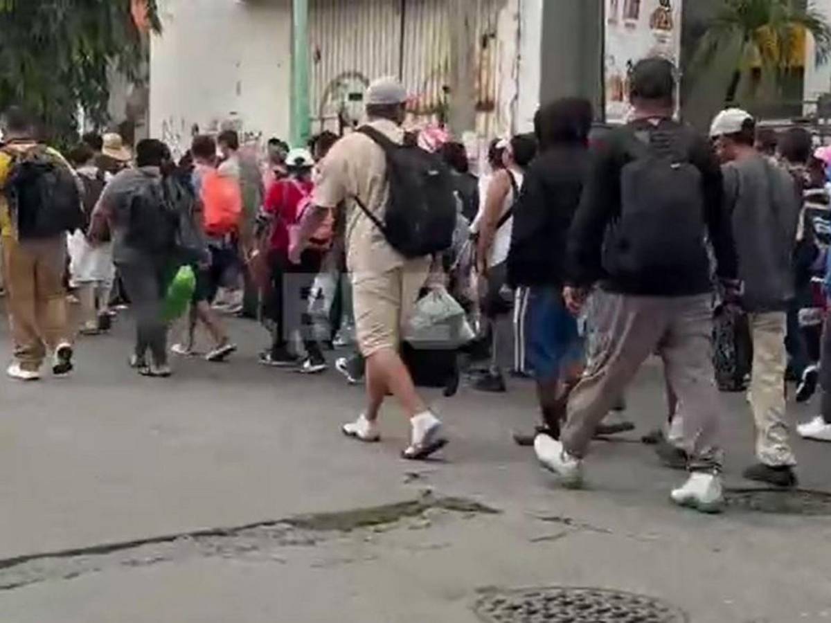 Unos 800 migrantes salen en caravana desde el sur de México hacia la capital