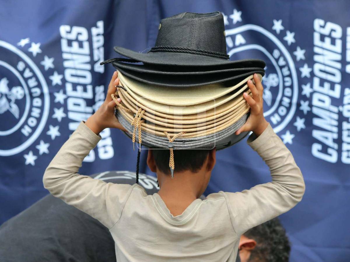 Pancartas, máscaras y emotivas imágenes: las curiosidades de la final Motagua-Marathón