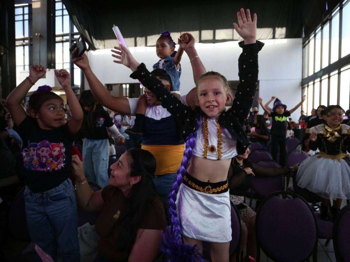 Entre trenzas moradas y moñitos: Así fue el show de las Guerreras K-Pop en Tegucigalpa