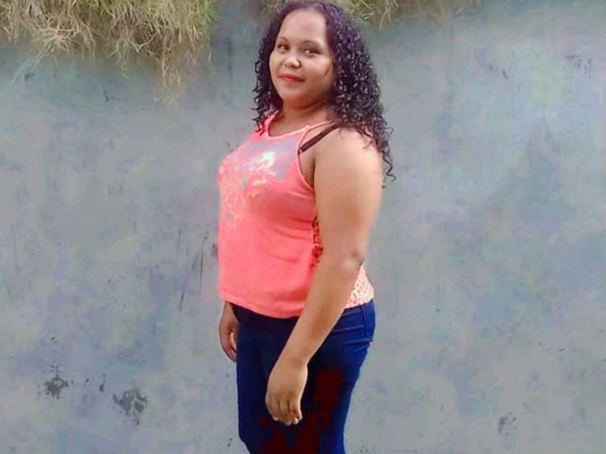 Quedaron atrapadas: Delmis Ramos y su pequeña murieron en el accidente en Yoro