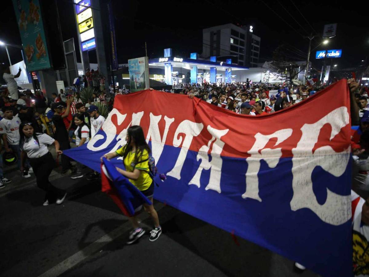 ¡Locura en bulevar Morazán! Así festejan los olimpistas el título 39