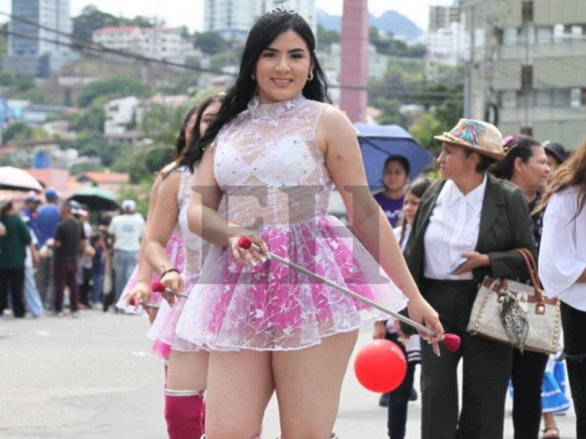 Extravagantes e inusuales: los curiosos vestuarios en los desfiles patrios 2025