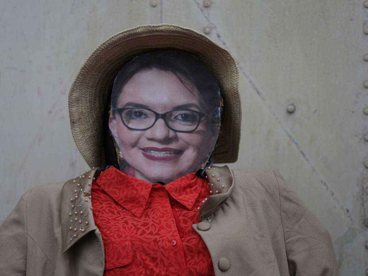 Figuras de líderes políticos dominan los tradicionales años viejos de Tegucigalpa