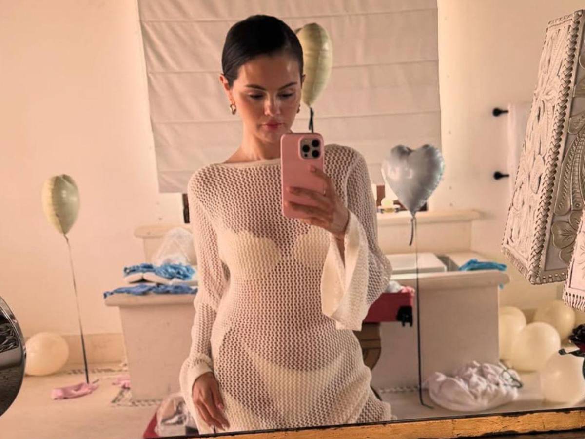 El minivestido de perlas y velo bride to be de Selena Gómez que todas las novias quieren copiar