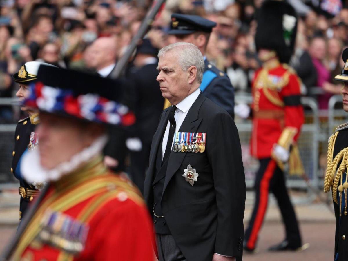 Abuso sexual y un espía chino: Así fue la caída en desgracia del príncipe Andrés