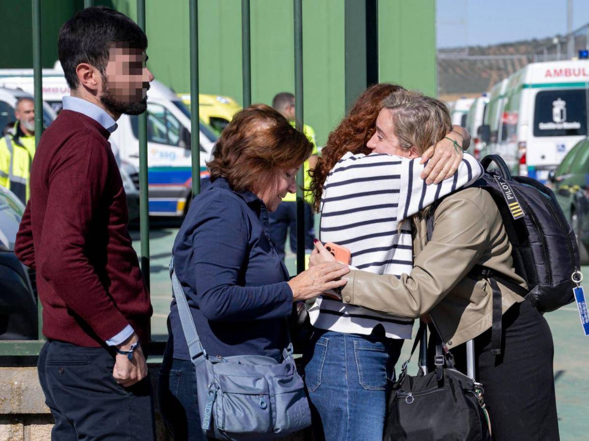 Sé que está ahí: familias mantienen la esperanza tras accidente de trenes en Toledo