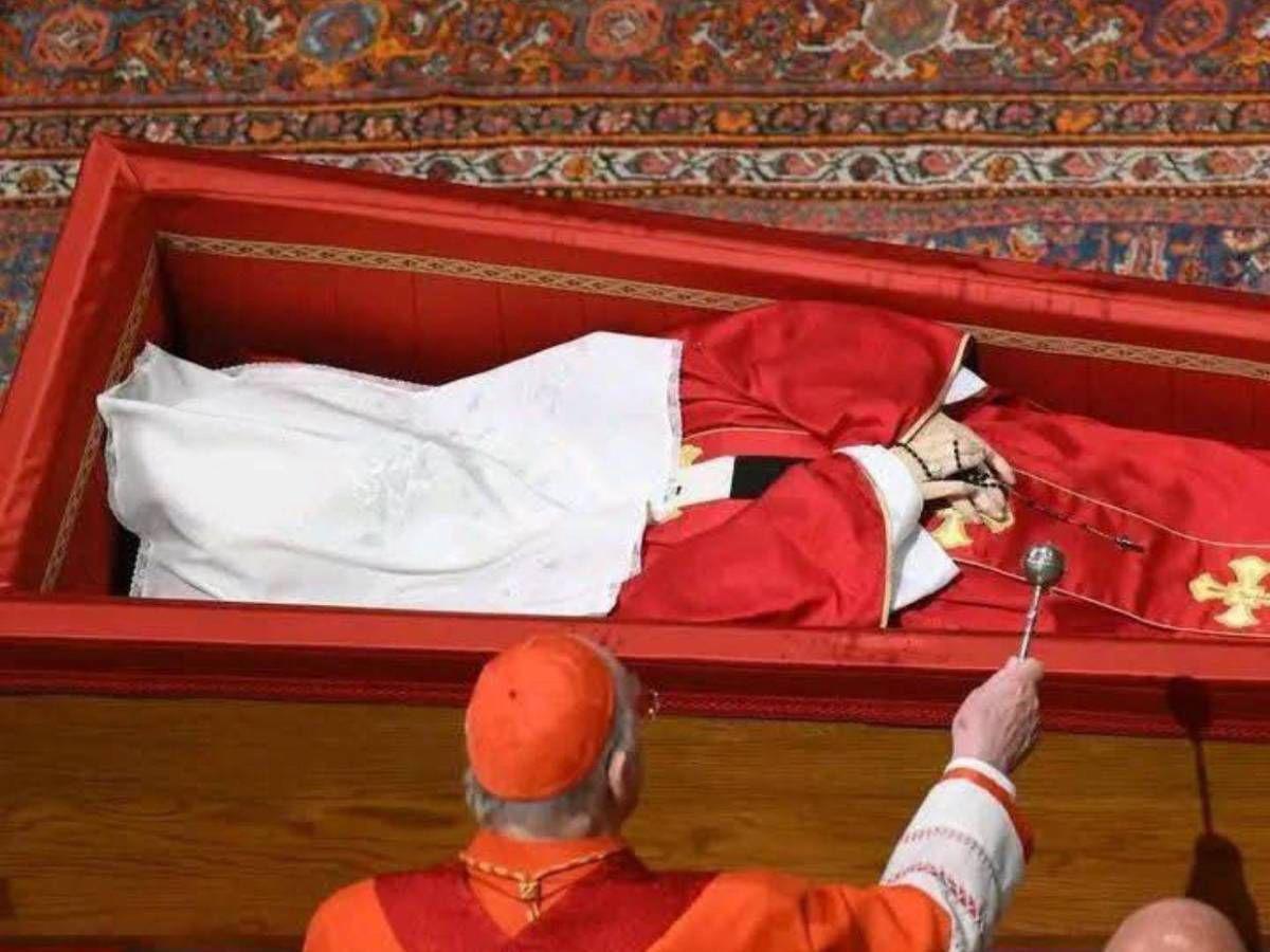 Él nos acogió con el corazón: los más desfavorecidos también lloran partida del papa Francisco Él nos acogió con el corazón: los más desfavorecidos también lloran partida del papa Francisco