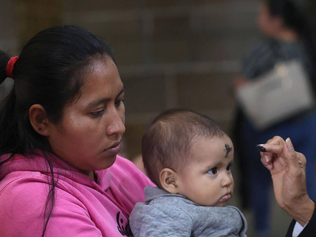Miércoles de Ceniza congrega a centenares de fieles en Honduras y otros países