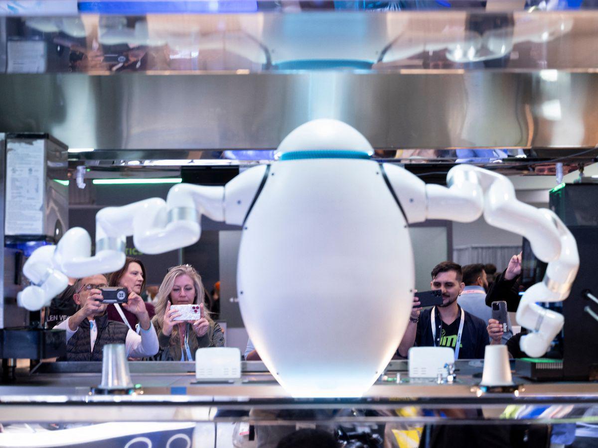 La feria CES busca robots ni demasiado humanos ni demasiado máquinas