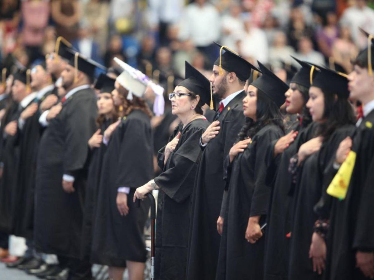 La UNAH celebra graduaciones de nuevos profesionales para Honduras