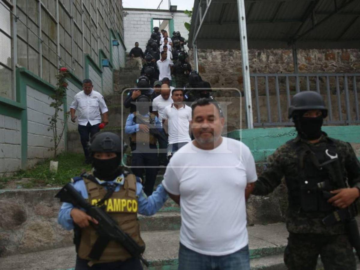 Trasladan a 35 reos de alta peligrosidad para frenar extorsiones desde cárceles