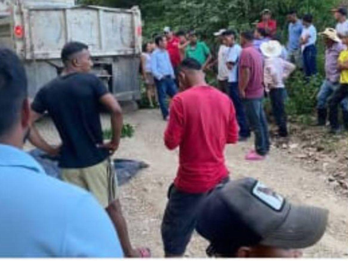 José Ordóñez pidió 'jalón' a conductor de volqueta y murió al caer: sufrió el impacto en su cabeza