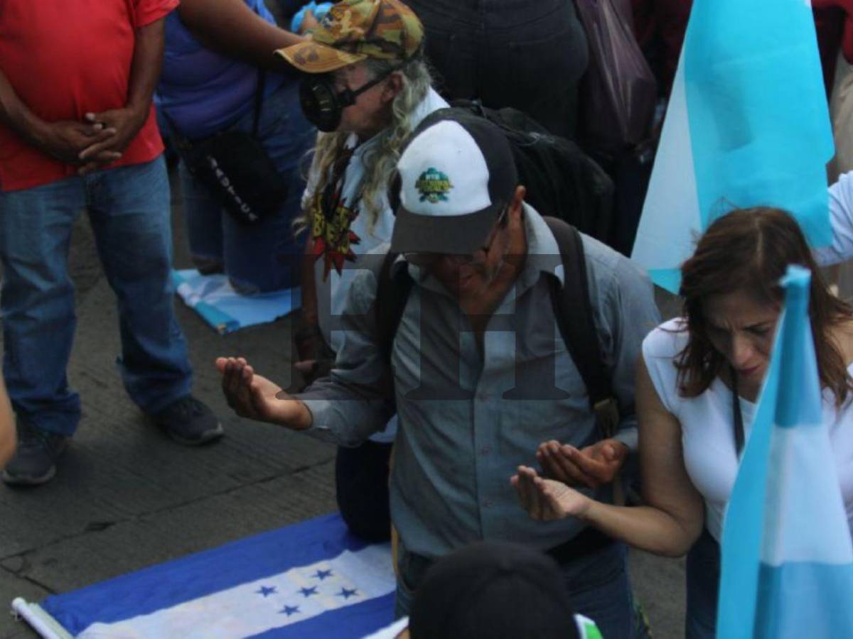 Con oraciones, cánticos y lágrimas finaliza la caminata de las iglesias en Tegucigalpa