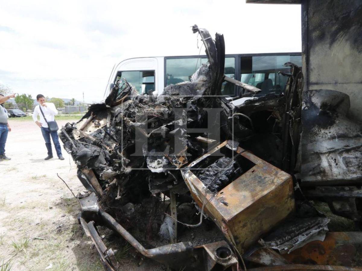 Solo amasijos de hierro: así quedó parte de la rastra tras el accidente en Villa Nueva