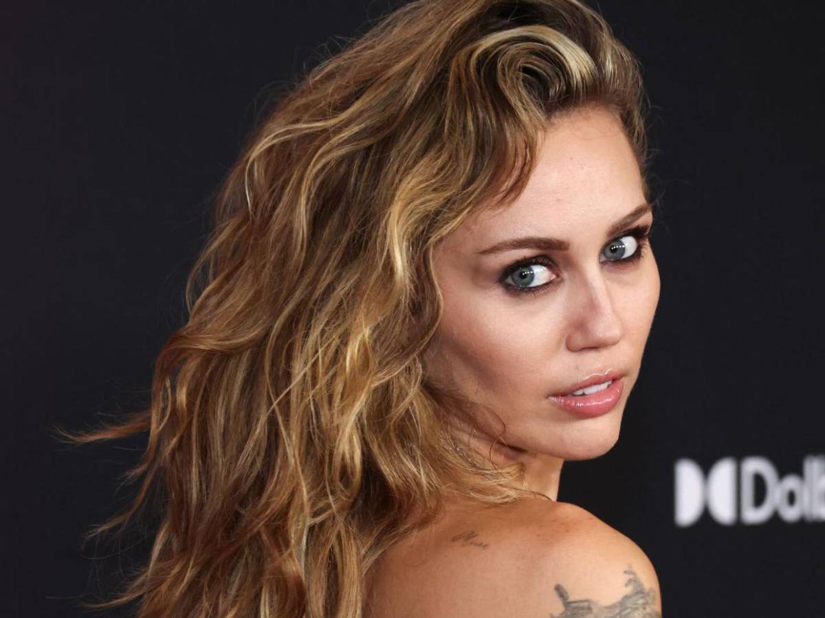Miley Cyrus considera fugarse con su prometido Maxx Morando en lugar de celebrar otra boda