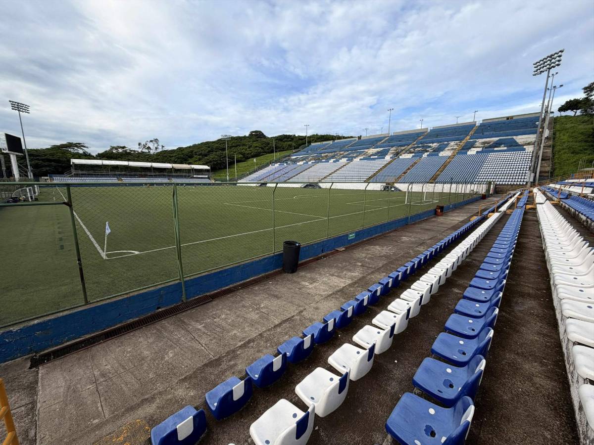 Estadio Nacional de Managua: anclado en la montaña cancha sintética y acogedor