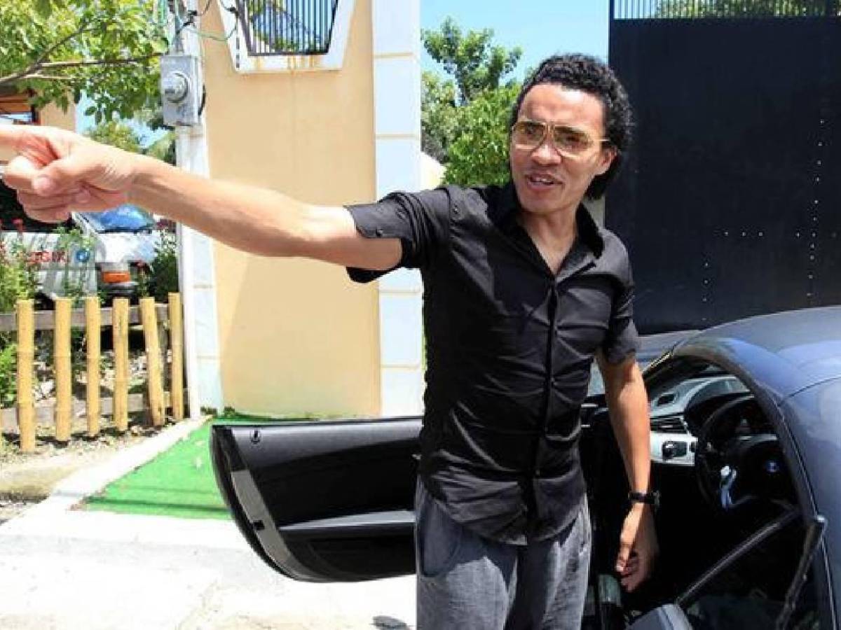 Autos de lujo y excentricidades: Así era la vida de Rambo de León en su mejor momento en Italia