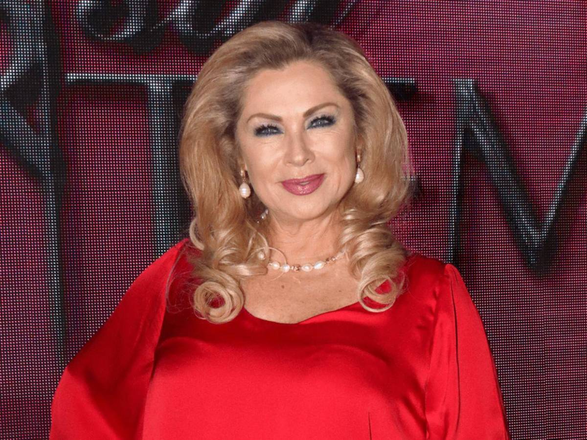 Critican a Leticia Calderón por tener a su mamá en un asilo