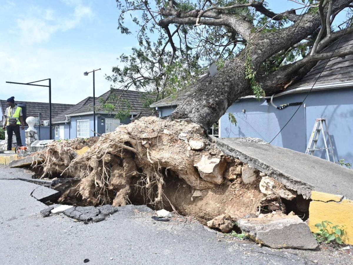 Aumenta a cuatro la cifra de muertos tras impacto de  huracán Melissa en Jamaica