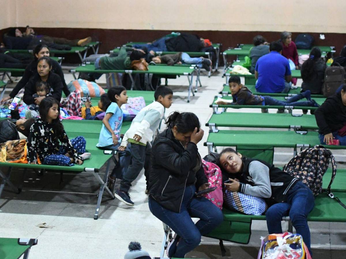 Dos aldeas evacuadas ante aumento de erupciones de Volcán de Fuego en Guatemala