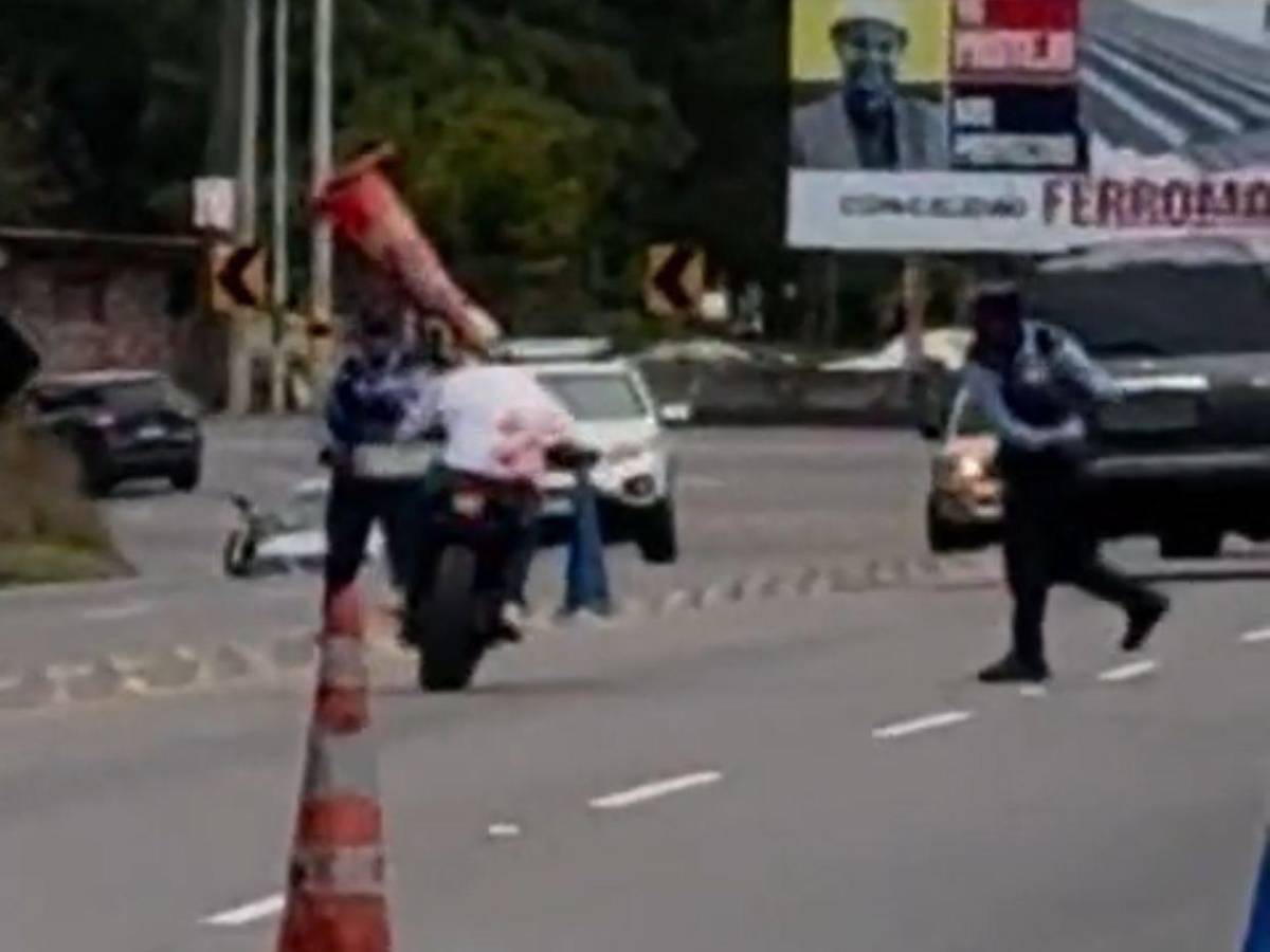 Cuadro a cuadro: Así fue el momento que Policía noqueó a motociclista que evadió operativo