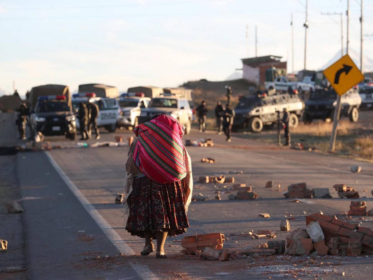 Más de 47 detenidos y 5 heridos tras desbloqueo de carreteras en Bolivia