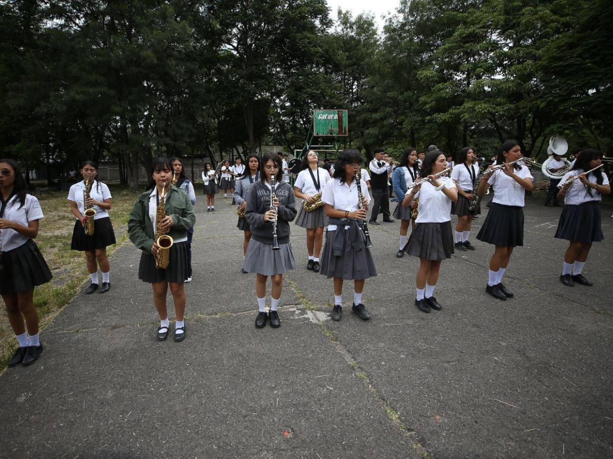 Banda marcial del Central Vicente Cáceres, 84 años de tradición en desfiles patrios