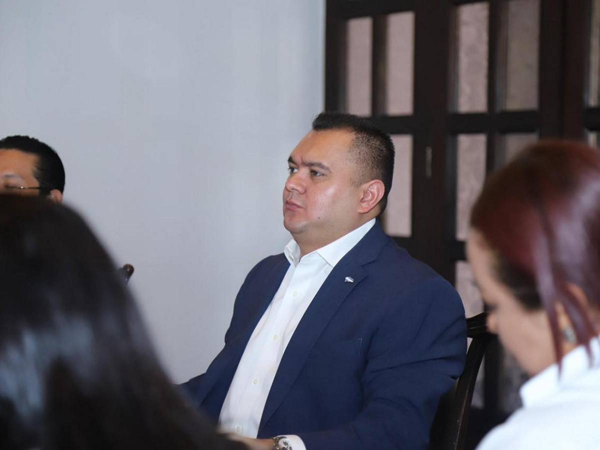 ¿Quiénes integran la mesa de diálogo entre gobierno y magisterio?