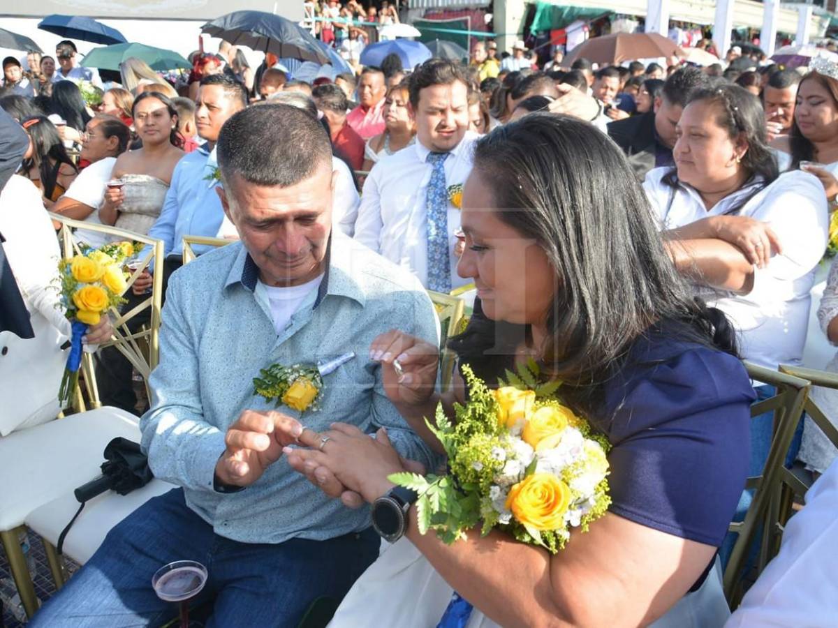Más que romance: así vivieron su gran día las parejas en las bodas gratis de la capital