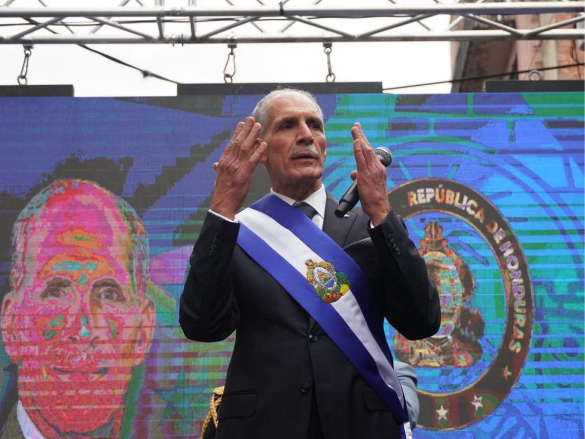 ¿Cuál es el detalle especial que lleva la banda presidencial de Nasry Asfura?