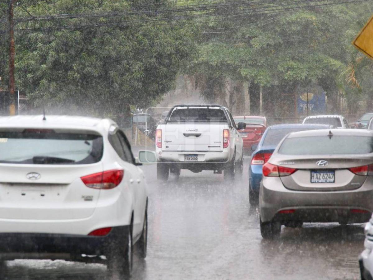 Acumulados de hasta 70 y 50 milímetros: Vaguada provocará fuertes lluvias este jueves en estas zonas