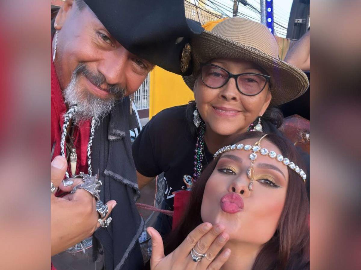 Sirey Morán deslumbró con majestuoso traje en el Carnaval Internacional de La Ceiba