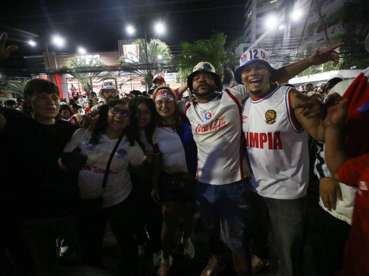 ¡Locura en bulevar Morazán! Así festejan los olimpistas el título 39