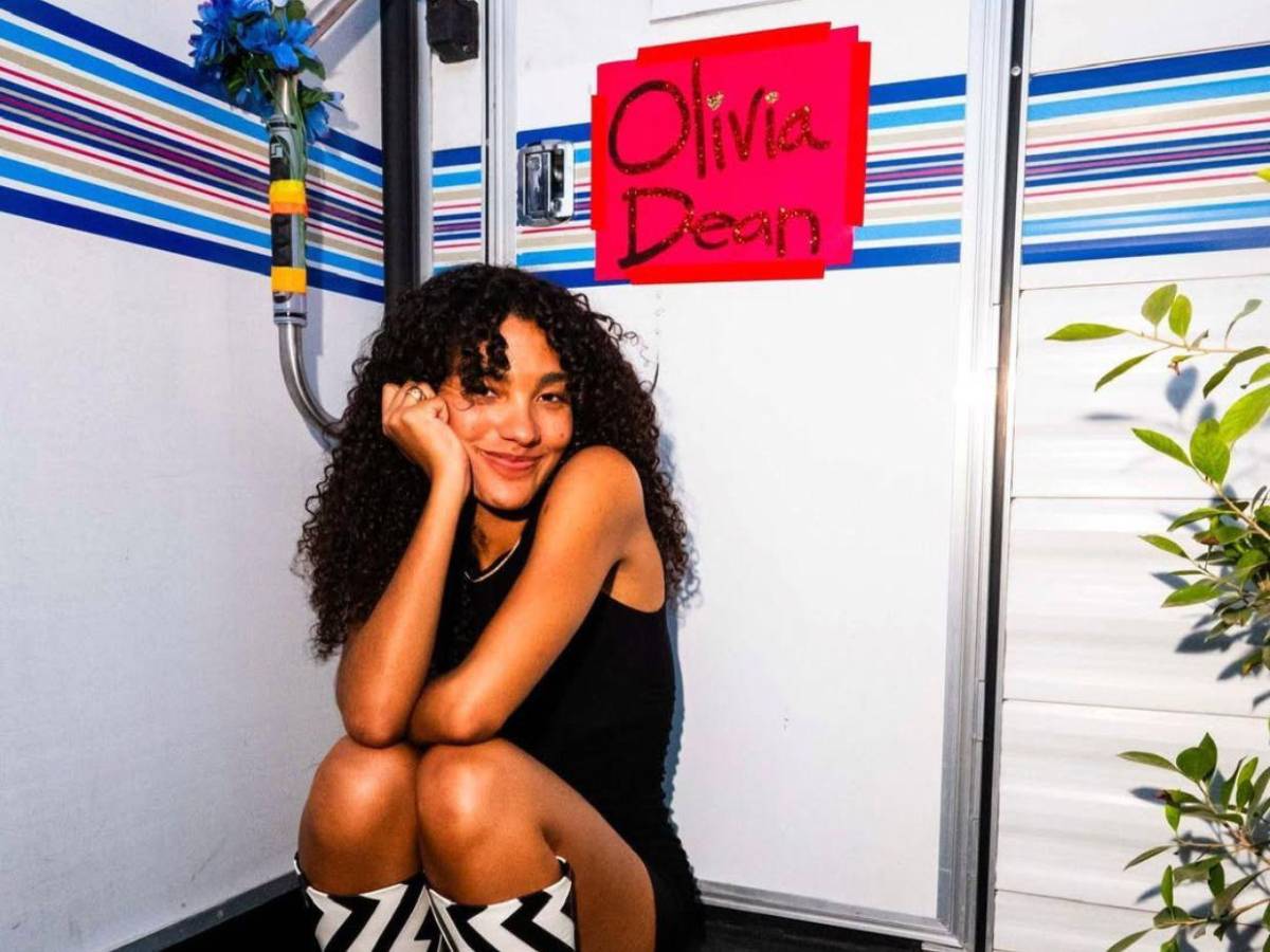 Quién es Olivia Dean, la artista que igualó a Adele con solo 26 años