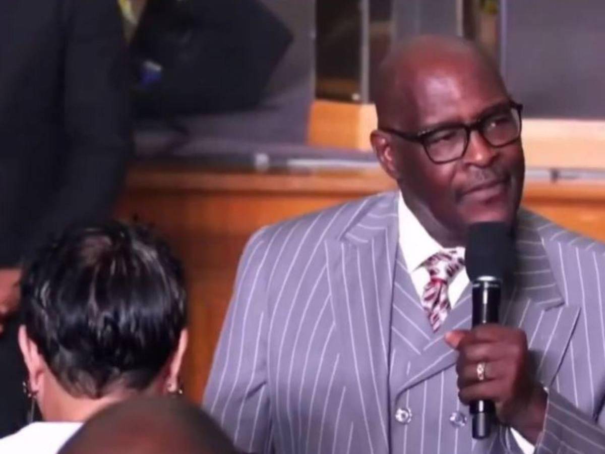 Pastor en Colombia afirma que Dios le reveló que su iglesia le dé dinero para dos iPhone 17