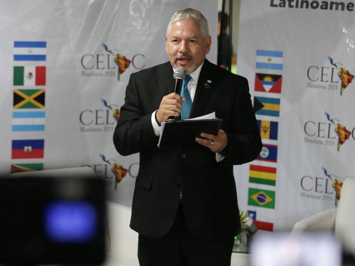 ¿Qué beneficios tendrán Enrique Reina y otras personas a las que se le otorgaron pasaportes diplomáticos?