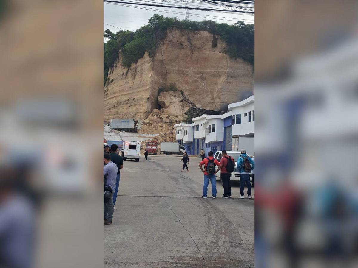 Las primeras imágenes del alud de tierra que destruyó bodegas en el anillo periférico